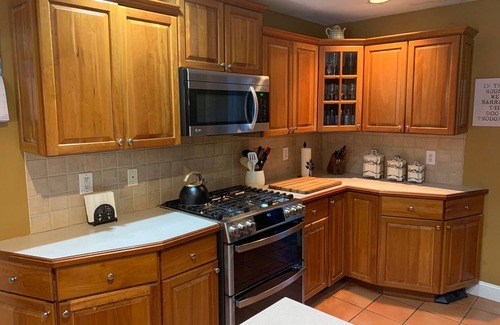 Saratoga Springs Casa | Saratoga retreat! Great yard with inground pool. 4 miles from Racetrack.
