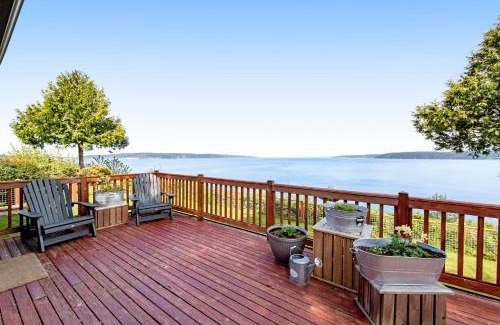 Langley Casa | Saratoga Waterview Escape