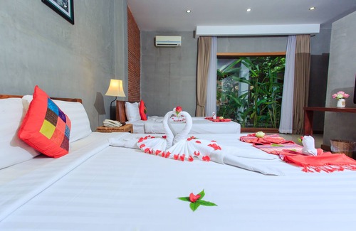 Daun Penh Hotel | Saravoan Royal Palace
