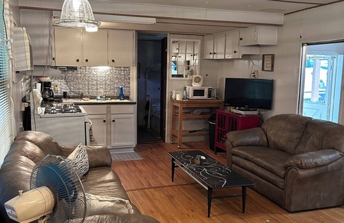 Independence Cabina | Sardis Fish Camp north side near Holiday Lodge/Teckville, 1 mile from boat ramp