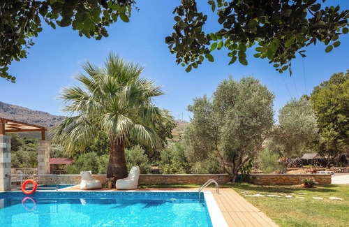 Roussospiti Villa | Villa Saridakis! ¡Piscina privada, gimnasio, piscina para niños, a poca distancia de tabernas!
