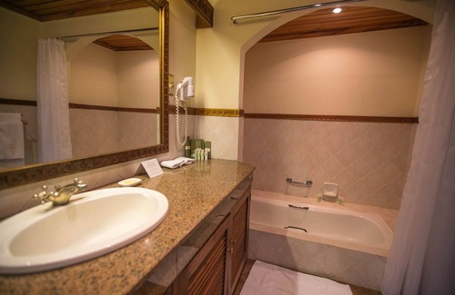 Nakuru Cabina | Sarova Lion Hill Game Lodge