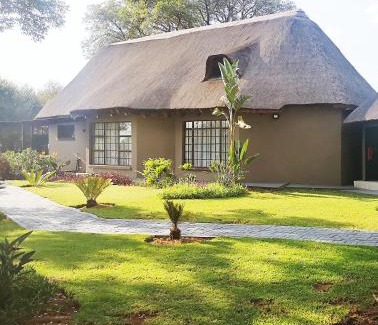 Leeupoort Cabina | Sasavona Game Lodge
