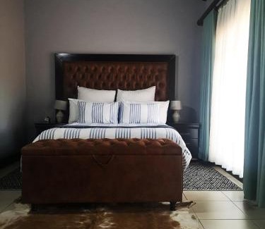 Leeupoort Cabina | Sasavona Game Lodge