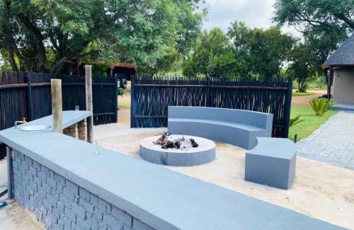 Leeupoort Cabina | Sasavona Game Lodge