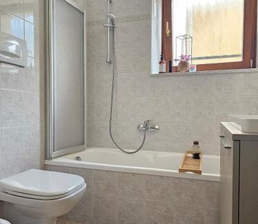 Mezzolombardo Apartamento | SassoMezzo Guesthouse