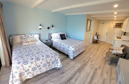 Treasure Island Hotel | Satellite Motel - License to Chill 115