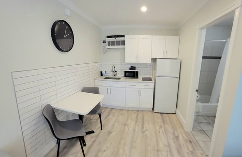 Treasure Island Hotel | Satellite Motel - The Hideaway 125
