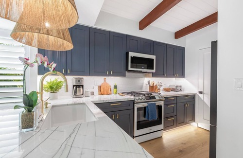 White St. Gallery Casa | SATISFY MY SOUL ~ 3 BR, 3.5 Ba Newly Renovated Mid Town Home w/ Pool!