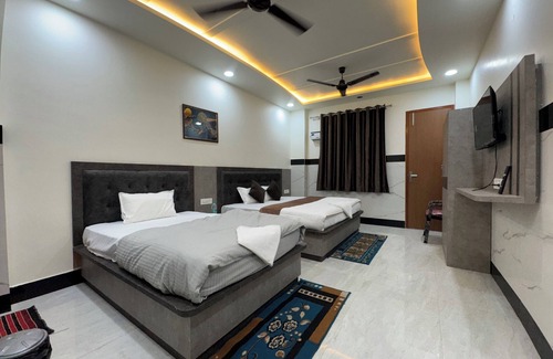 Vrindavan Hotel | Satya Nikunj INN
