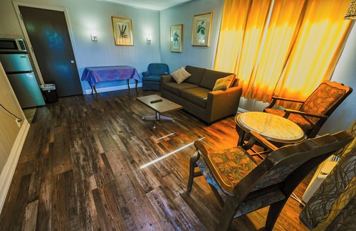 Sauble Beach Hotel | Sauble Beach Lodge