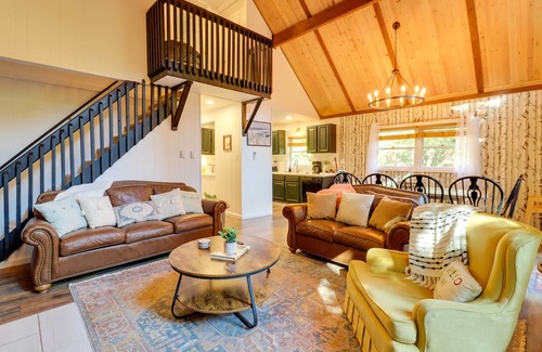Lake Harmony Estates Cabina | Sauna & 2-Story Deck: Luxe Poconos Chalet