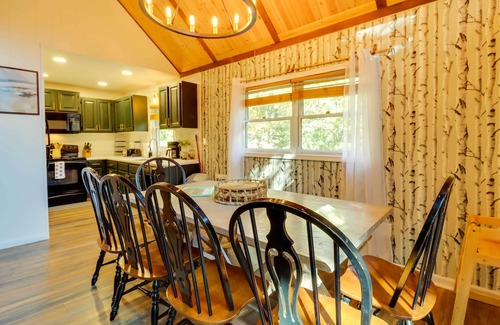 Lake Harmony Estates Cabina | Sauna & 2-Story Deck: Luxe Poconos Chalet