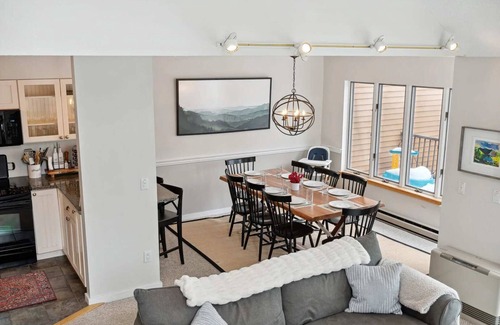 West Hartford Condominio | Sauna, Comm. Pool, Walk to Club | Deere Run 4A