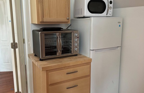 Camden Apartamento | Sauna, Fireplace near affordable skiing in Camden, Maine!