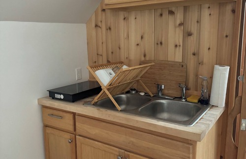 Camden Apartamento | Sauna, Fireplace near affordable skiing in Camden, Maine!
