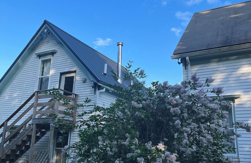 Camden Apartamento | Sauna, Fireplace near affordable skiing in Camden, Maine!