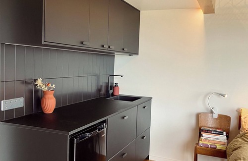 Warea Casa | Sauna, seafront, and architecture steps away from the Tasman Sea