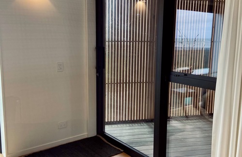 Warea Casa | Sauna, seafront, and architecture steps away from the Tasman Sea