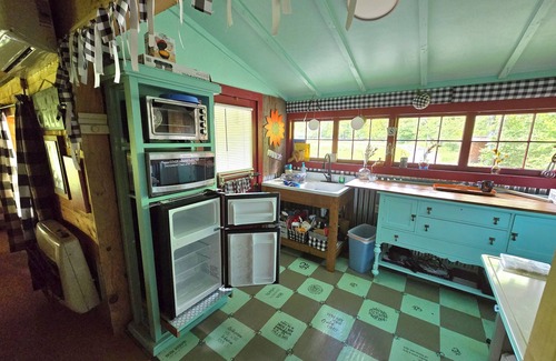 Gamewell Cabina | Saunders Cabin- Creekside w/ample outdoor game space & fire pit