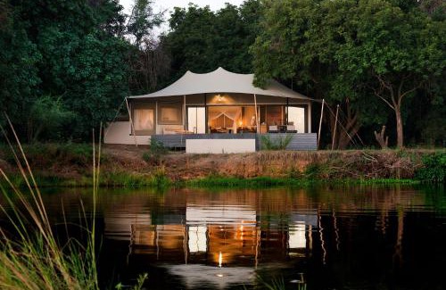 Lusaka Province Cabina | Sausage Tree Camp