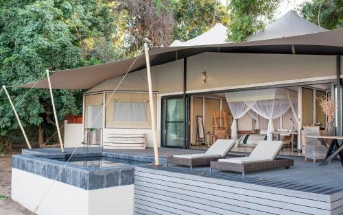 Lusaka Province Cabina | Sausage Tree Camp
