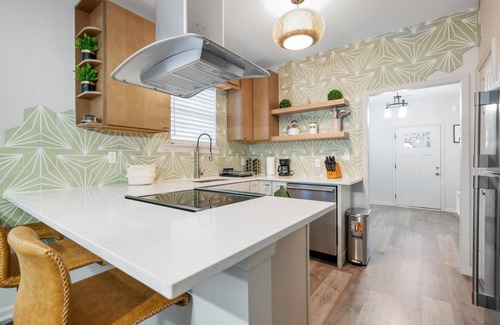 Midtown Casa | SAV Summer Escape - River St & DT - Free Parking