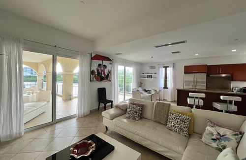 Maho Hotel | Savana at Porto Cupecoy Marina