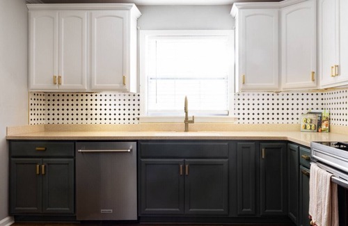Isle of Hope Historic District Casa | Splish Splash Savannah|Sleeps 14|Pool|Luxury