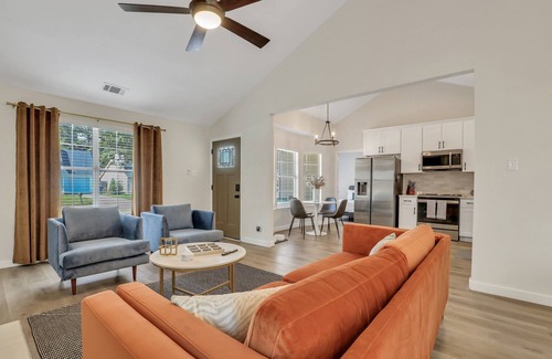 Savannah Casa | Savannah Sanctuary: Inviting 4-Bedroom Haven