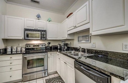 Vaught Condominio | Savannah Shores, 2BR, 1BA Gated