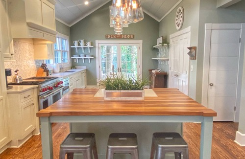 Isle of Hope Historic District Cabaña | Savannah Slumbers Cottage - circa 1900 FIVE Bedroom on Savannah’s Isle of Hope