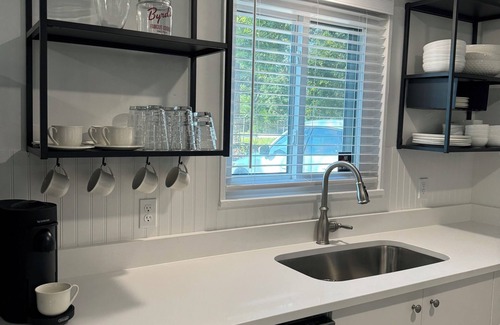 Savannah Casa | Savannah Spruce 2 Bedroom 1 Bath Private Driveway 5 Minutes To Historic Downtown