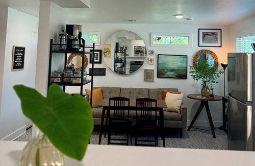 Savannah Casa | Savannah Spruce 2 Bedroom 1 Bath Private Driveway 5 Minutes To Historic Downtown