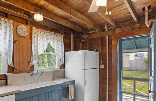 Kingston Casa | Classic Beachfront Getaway in Kingston with Ocean Views and Private Beach Access