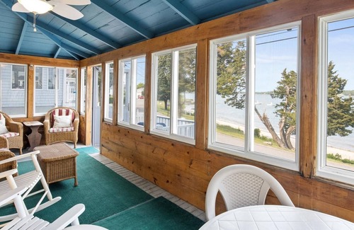 Kingston Casa | Classic Beachfront Getaway in Kingston with Ocean Views and Private Beach Access