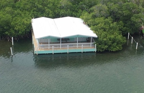 La Parguera Casa | Saborea el paraíso en esta maravillosa casa sobre el agua en La Parguera, Puerto Rico