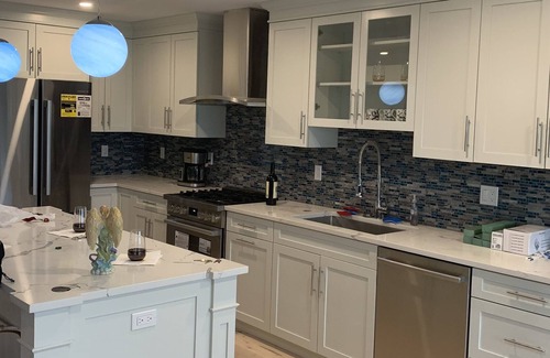Ossining Condominio | Savor the Luxury at the Haven Hudson River Condo Cottage