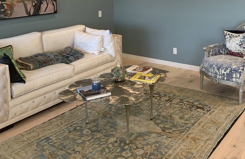 Ossining Condominio | Savor the Luxury at the Haven Hudson River Condo Cottage