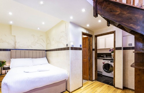 Shoreditch Hotel | Savoy Apartments