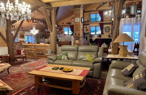 Araches-la-Frasse Chalet De Esquí | Granja de Saboya reformada, auténtica y cálida. 150m2, techos altos