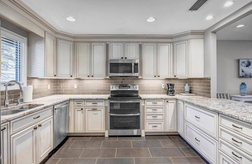 Palm Valley Condominio | Sawgrass Serenity - Luxury retreat w pool & patio