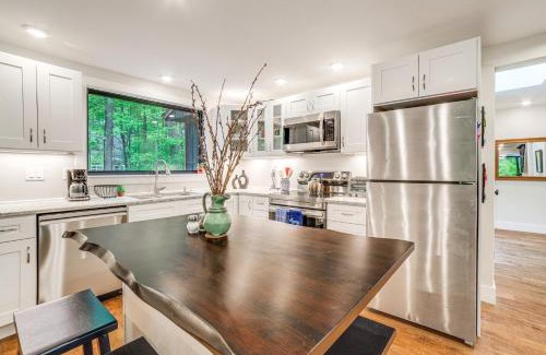 Harbert Casa | Sawyer Retreat with Fire Pit Less Than 2 Mi to Beaches!