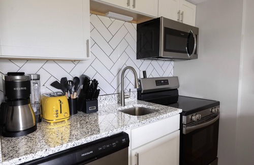 Snowshoe Condominio | SC 2204 Completely Renovated Studio, Bright Winter Escape!