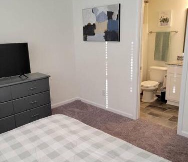 Rosewood Apartamento | SC 3755 New 2 bedroom Townhouse Ft Jackson & USC