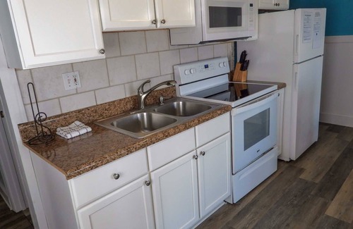 Cape San Blas Cabaña | Scallop Cove #5 - The Blue Tortuga - Bayfront, 3 Min Walk to Gulf, Pet Friendly, No Min Nights.