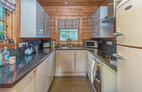Menai Bridge Casa | Scandi Cabin in Heart of Anglesey with Parking