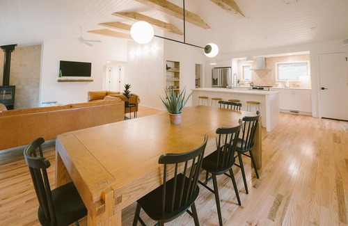 Lansing Cabina | Scandi Cabin on 105 acres: Views/Hot Tub/Sauna/EV, PWR+WTR