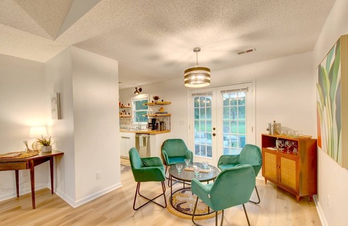 Madison Casa | Scandi-Chic Retreat in Madison-Pets stay free!