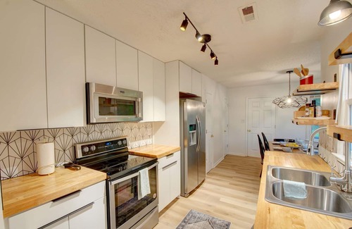 Madison Casa | Scandi-Chic Retreat in Madison-Pets stay free!